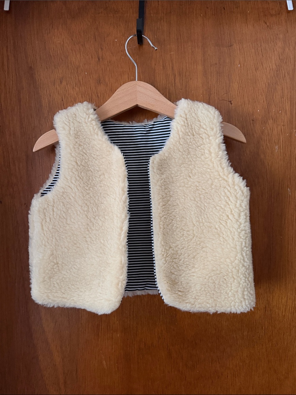 BELGIAN DESIGNER  Cream Sherpa REVERSIBLE Kids Vest NEW